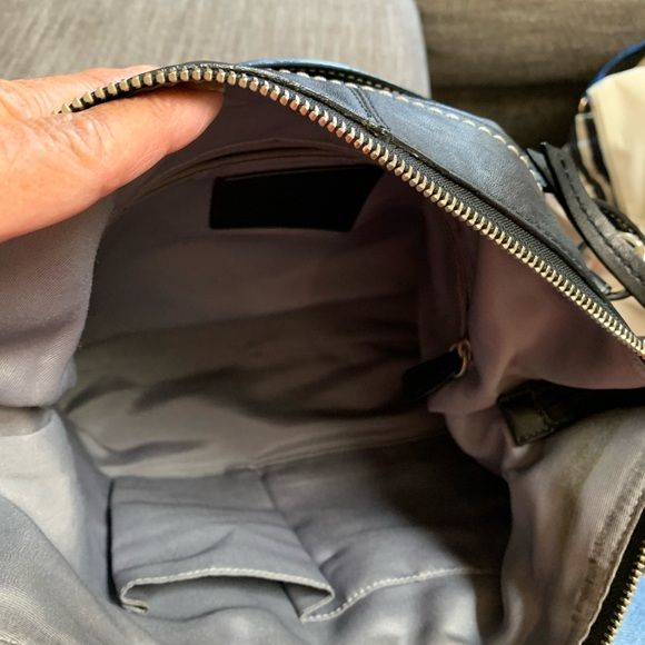 Coach - Picture 3 of 4